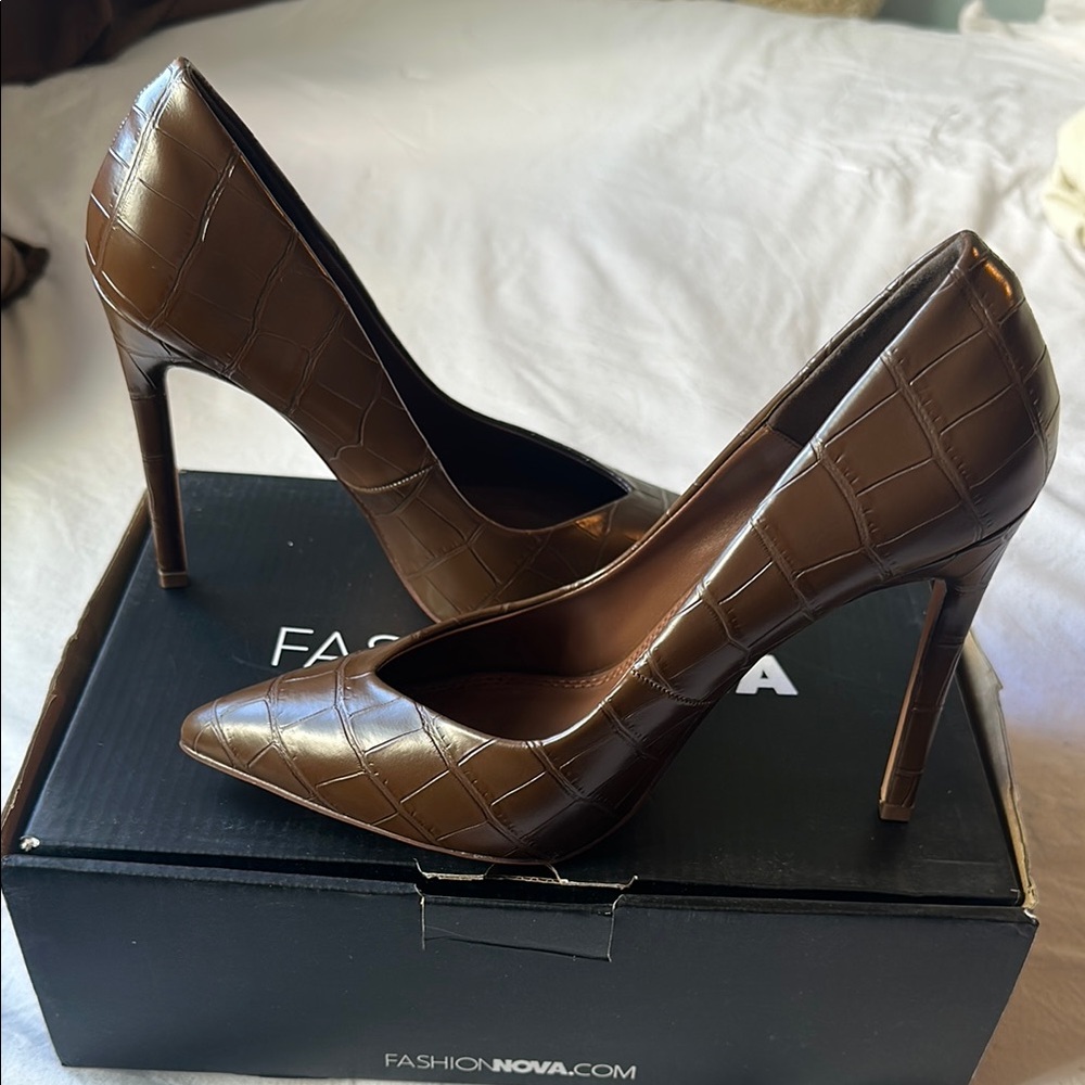 Fashion Nova Brown Croc-Embossed Pointed Toe Stiletto Pumps